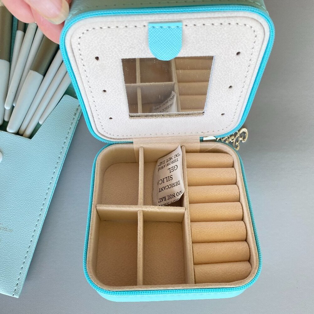 FAC Travel Jewelry Case & Makeup Brushes NEW - Picture 5 of 8